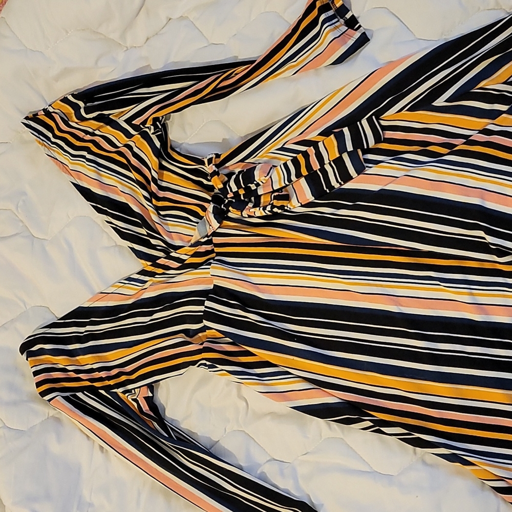 No boundaries wrap dress size medium.